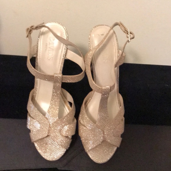David bridal gold strappy heels(size 8) - Picture 2 of 8